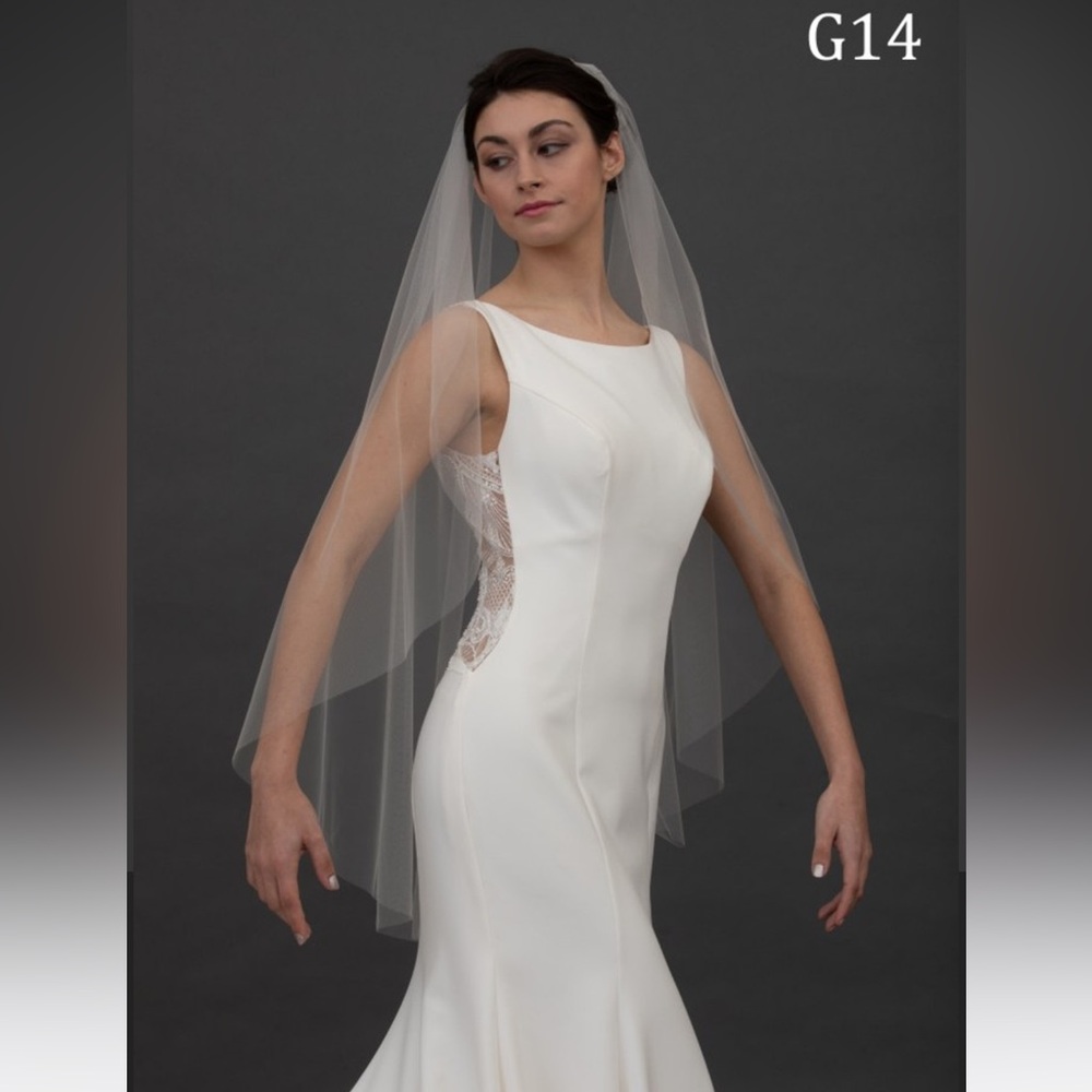 NWT Giselle Bridal Fingertip Soft Tulle Veil Style G14